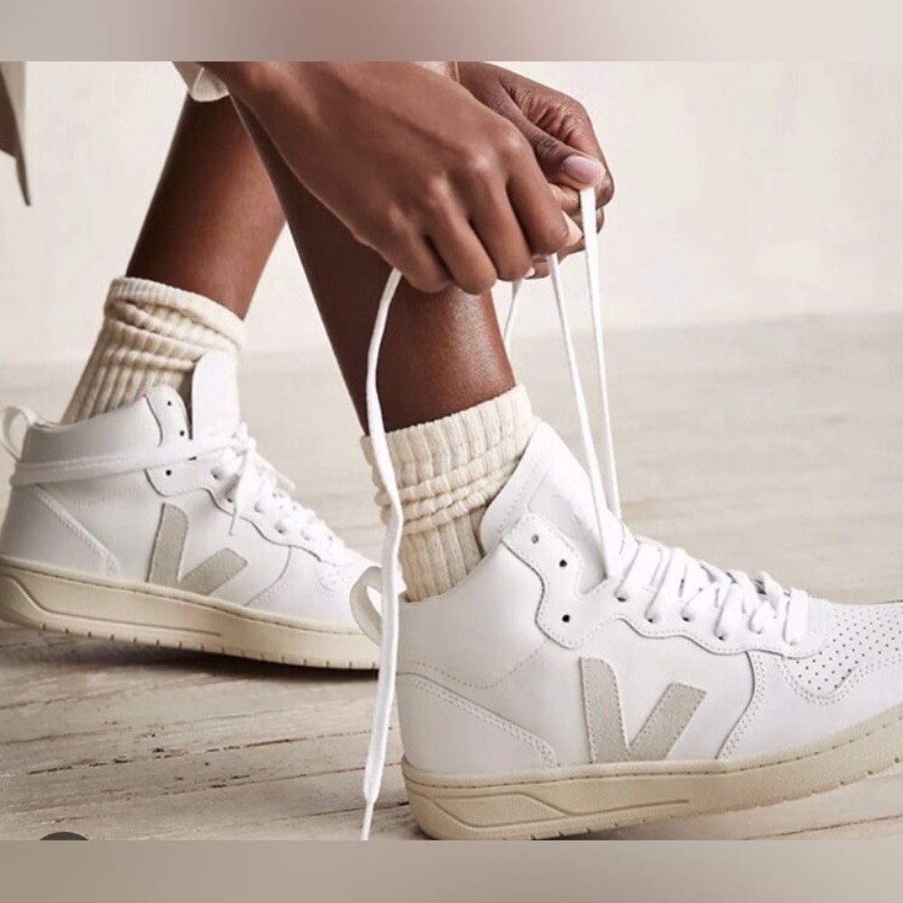 NWT Veja V-15 Leather Extra-White Sneakers